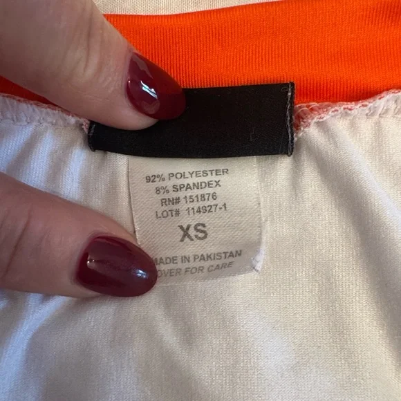 Hooters White and Orange Short Sleeve Tee - Picture 3 of 3